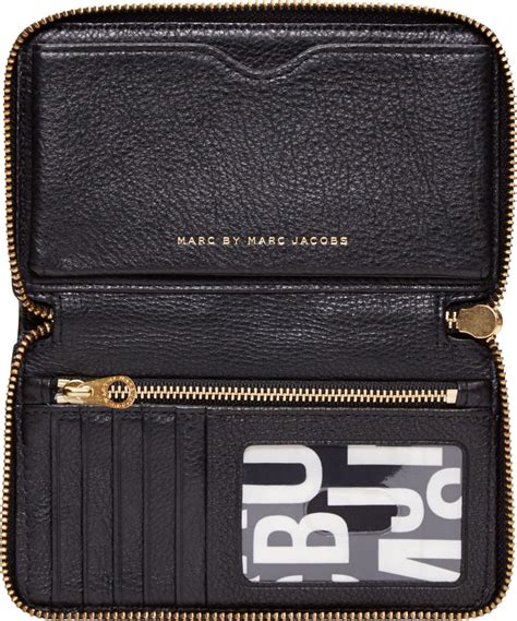 marc jacobs men's black leather wallet.